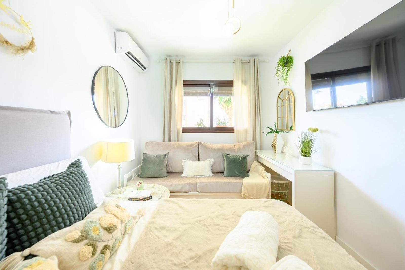 Estudio Con Parking Teatinos Malaga Living Exterior foto